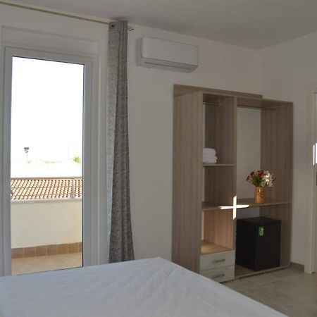 Villa Uria Monolocali Con E Senza Angolo Cottura Искителла Экстерьер фото